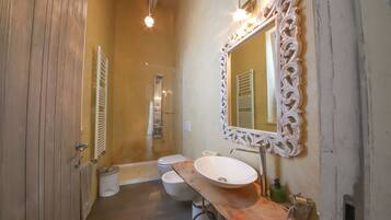 Villa, 4 Bedrooms | Bathroom | Rainfall showerhead, hair dryer, bidet, towels