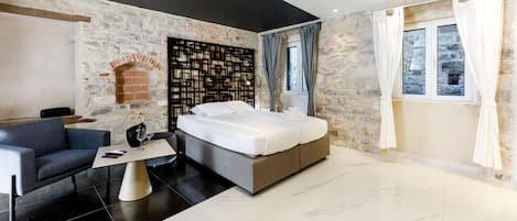 City Room, 1 Queen Bed, City View | 1 bedroom, minibar, desk, blackout drapes