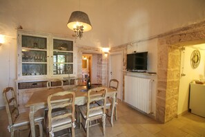 Villa, 2 Bedrooms | In-room dining