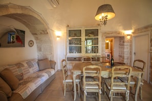 Villa, 2 Bedrooms | Living area