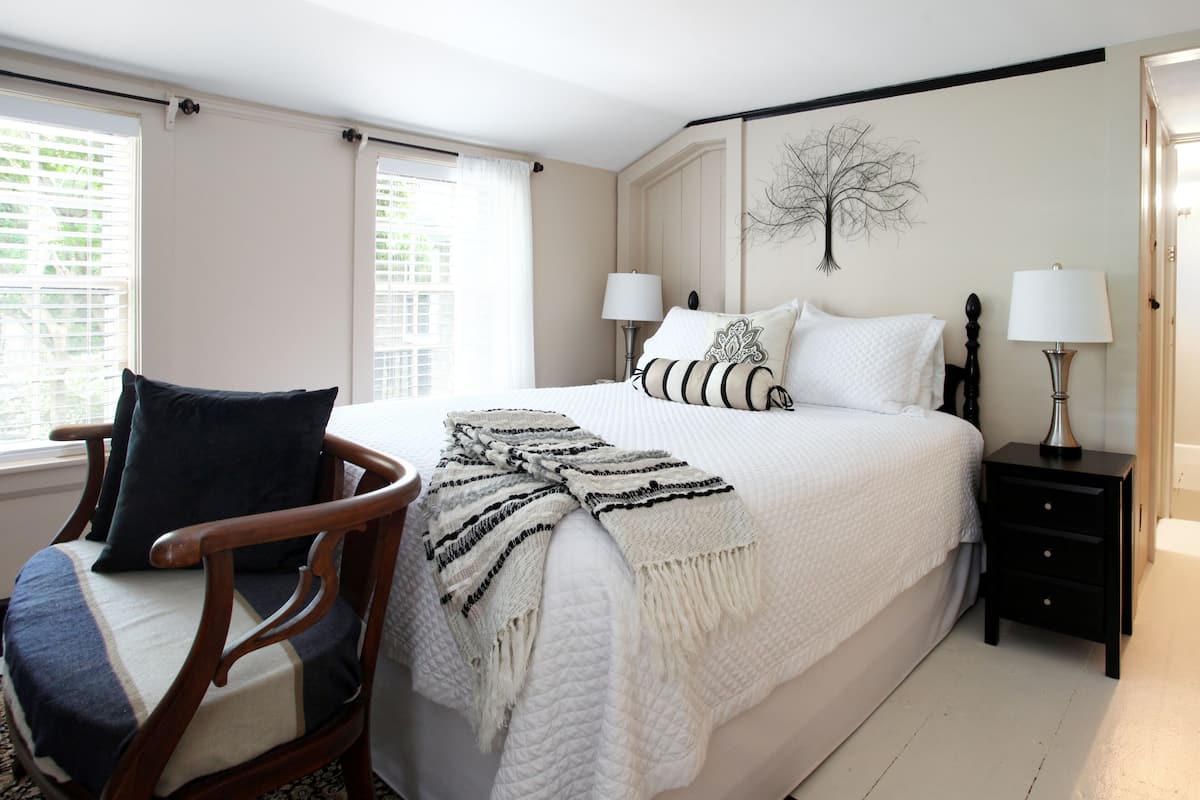 Camera Luxury, 1 letto queen, caminetto, ad angolo | Biancheria in cotone egiziano, biancheria da letto di alta qualità