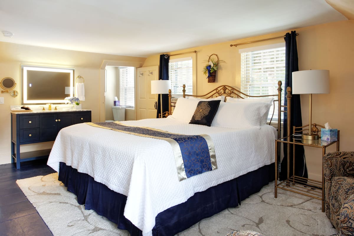 Camera Luxury, 1 letto king, bagno privato, ad angolo | Biancheria in cotone egiziano, biancheria da letto di alta qualità