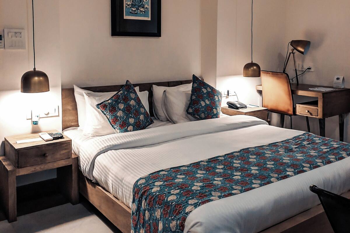 Deluxe Room, Balcony | 1 bedroom, minibar, in-room safe, desk