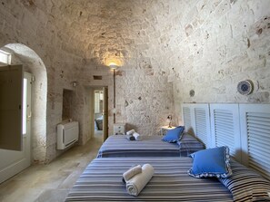 4 bedrooms, iron/ironing board, cots/infant beds, free WiFi - TD Trulli di Bouganville w/ Large Amazing Pool (Monopoli)