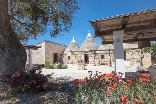 Exterior - TD Trulli di Montaltino with Stunning Huge Pool (Polignano a Mare)