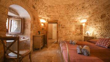 1 habitación, decoración personalizada y muebles diferentes