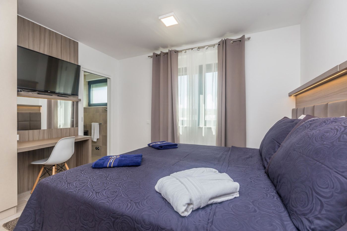 Luxury Apartment, 2 Bedrooms, Sea View, Ground Floor | 2 bedrooms, in-room safe, iron/ironing board, free cots/infant beds