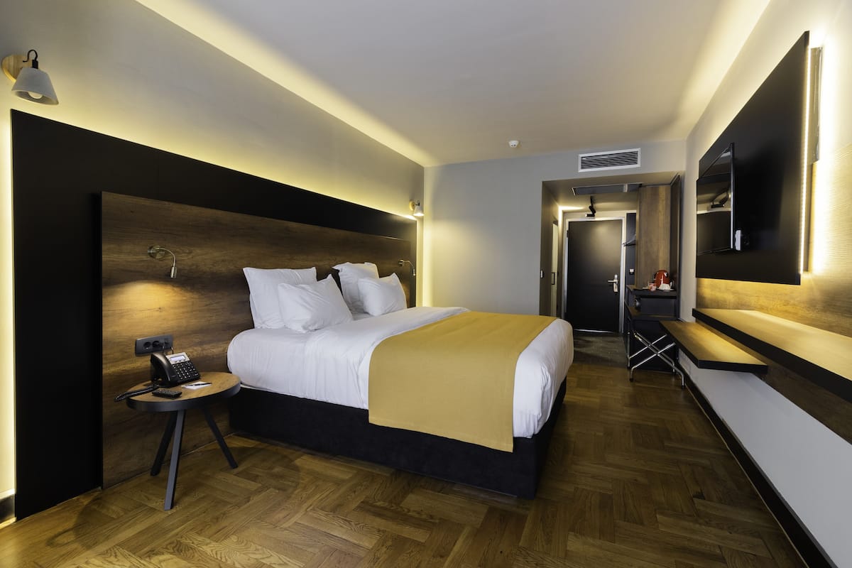 Standard Room with Balcony & Arena view