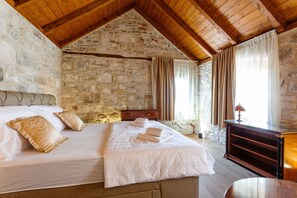 Penthouse (Peristil) | Premium bedding, in-room safe, individually decorated - L U X E Collection (Split)