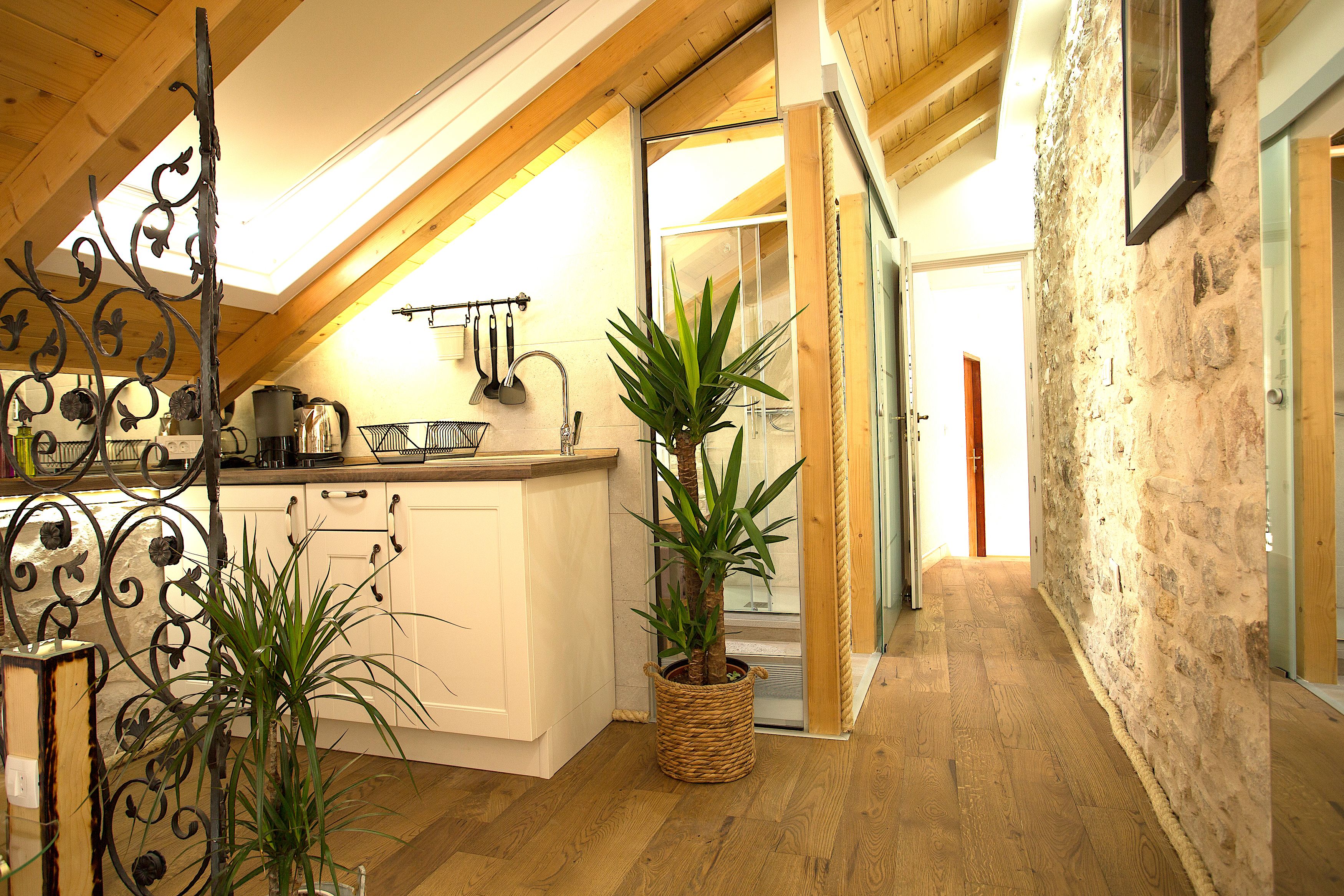 Luxury Loft, 1 King Bed, City View | Private kitchenette | Fridge, stovetop, electric kettle, cookware/dishes/utensils