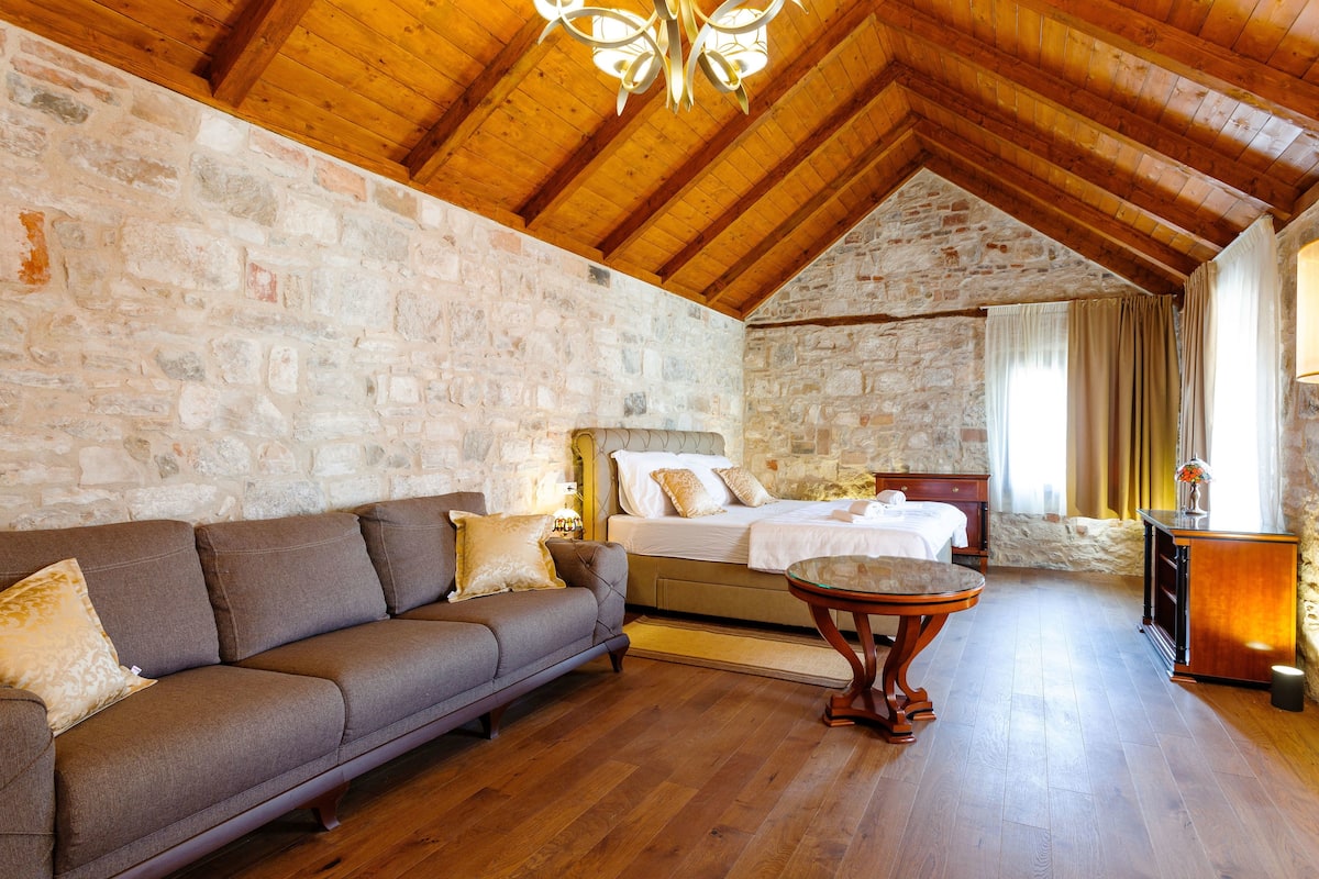 Cobertura (Peristil) | Roupas de cama premium, cofres nos quartos, escrivaninha