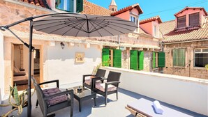 Terrace/patio - L U X E Collection (Split)