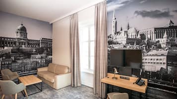 Rom – grand, 1 kingsize-seng | Oppholdsrom | En 109-centimeters LED-TV med digitale kanaler samt TV