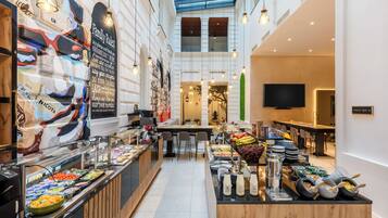 Café da manhã com buffet todos os dias (EUR 15 por pessoa)