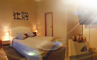 Caja de seguridad en la habitación y sistema de insonorización 