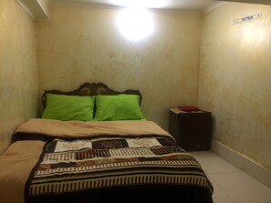 Comfort Suite, 1 Queen Bed | Living area - Maria hostel (Yerevan)