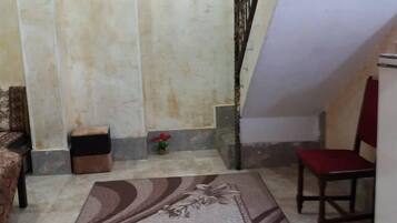 Comfort Suite, 1 Queen Bed | Living room