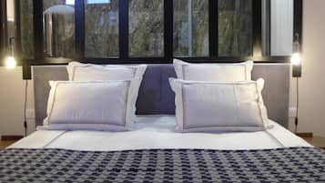Double or Twin Room | Minibar, individually decorated, individually furnished, desk