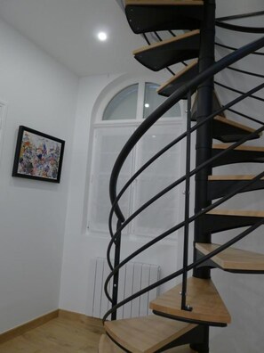 Staircase - Cour 1865 (Pierry)