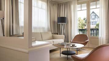 Suite (Quadruple) | Living area | Flat-screen TV