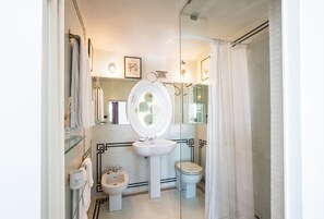 Habitació doble Comfort, amb bany privat, vistes al mar (Manarola) | Wifi gratuïta i roba de llit 