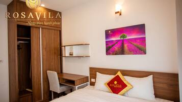 Superior Apartment | Desk, blackout drapes, free WiFi