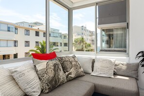 Căn hộ Premier, nhiều giường, quang cảnh núi | Khu phòng khách | TV màn hình phẳng, Netflix 