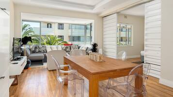 Căn hộ Premier, nhiều giường, quang cảnh núi | Khu vực ăn uống tại phòng