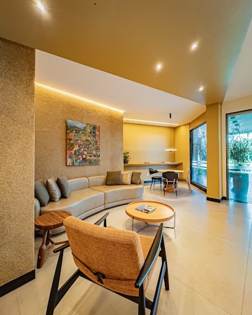 Recepción. Bevile Hotel