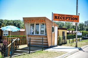 Property grounds - Mobile Homes Giovanni's beach Copacabana (Ulcinj)