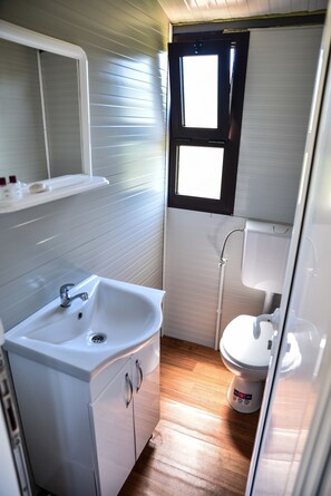 Grand Mobile Home, Multiple Beds | Bathroom | Shower, towels - Mobile Homes Giovanni's beach Copacabana (Ulcinj)