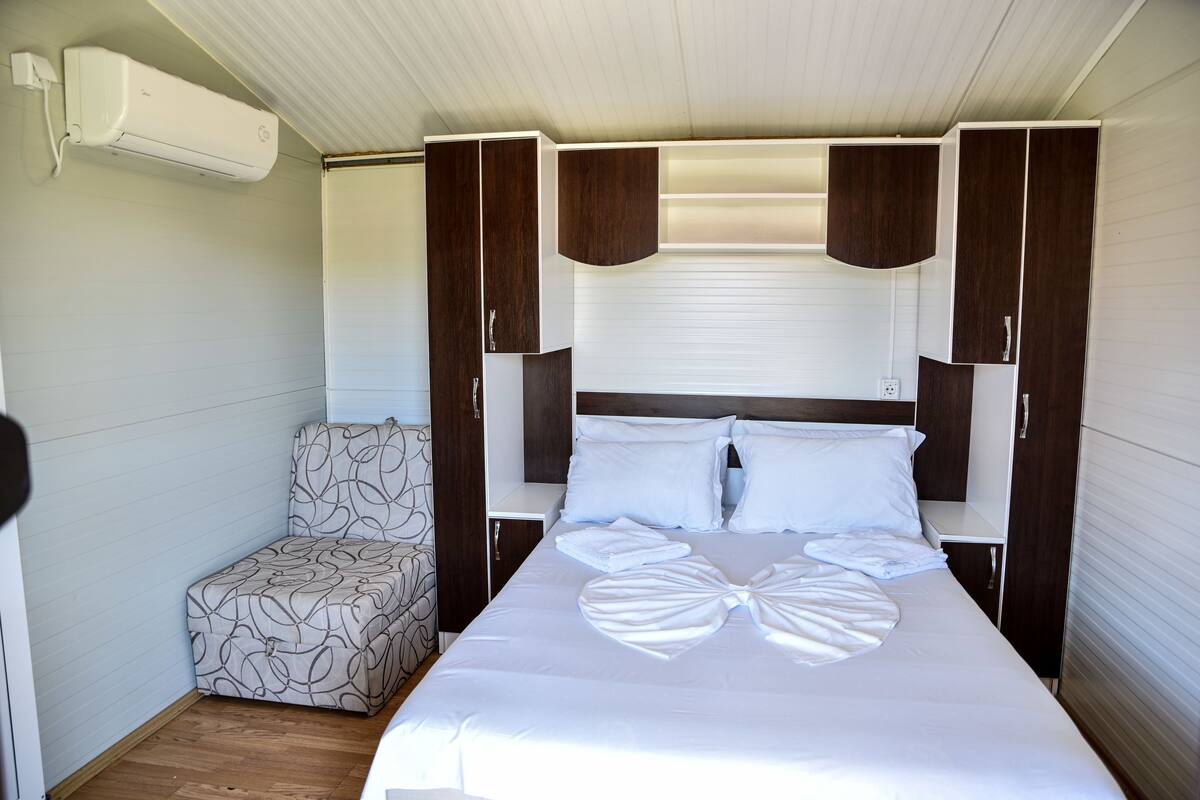 Basic Double Room, 1 Queen Bed | Extra beds