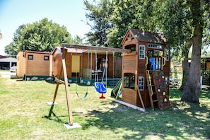 Children’s play area – outdoor