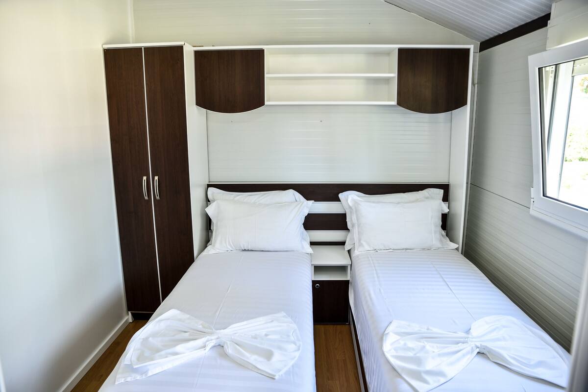 Basic Twin Room, 2 Twin Beds | Extra beds