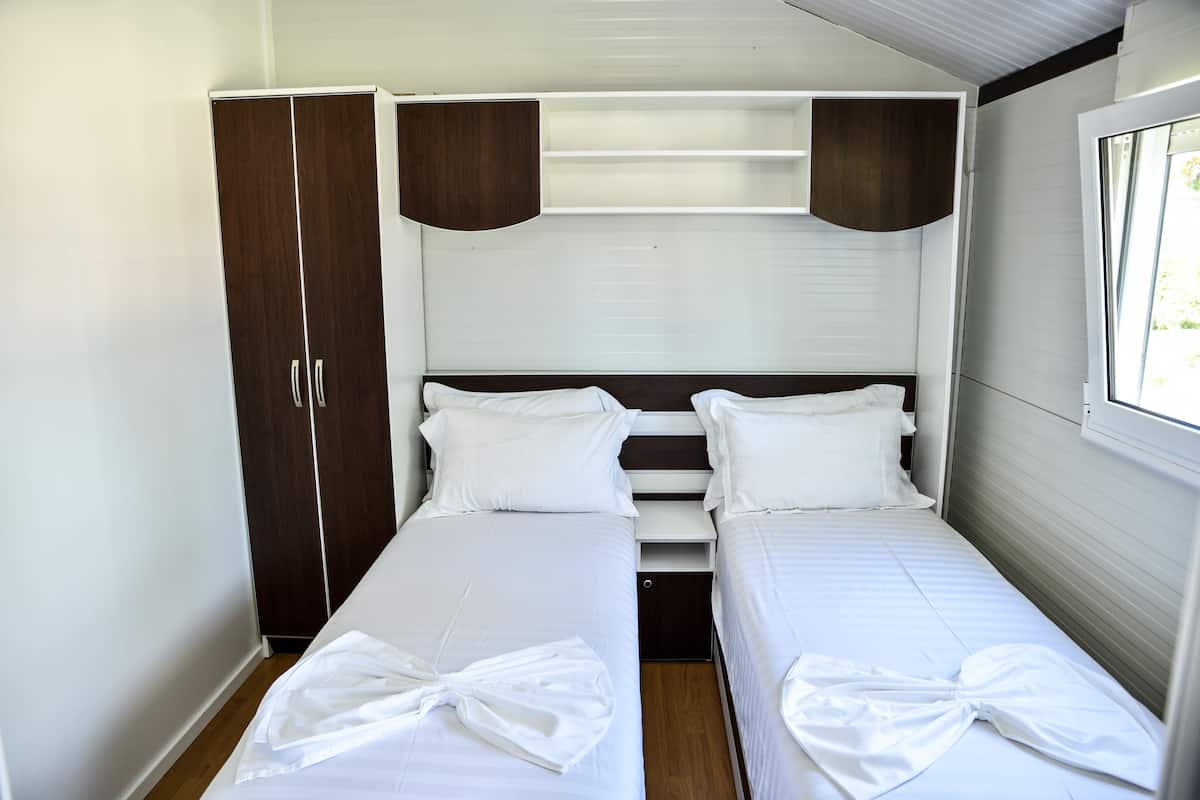 Basic Twin Room, 2 Twin Beds | Extra beds