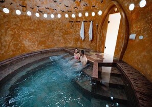 Massages aux pierres chaudes, massages des tissus profonds