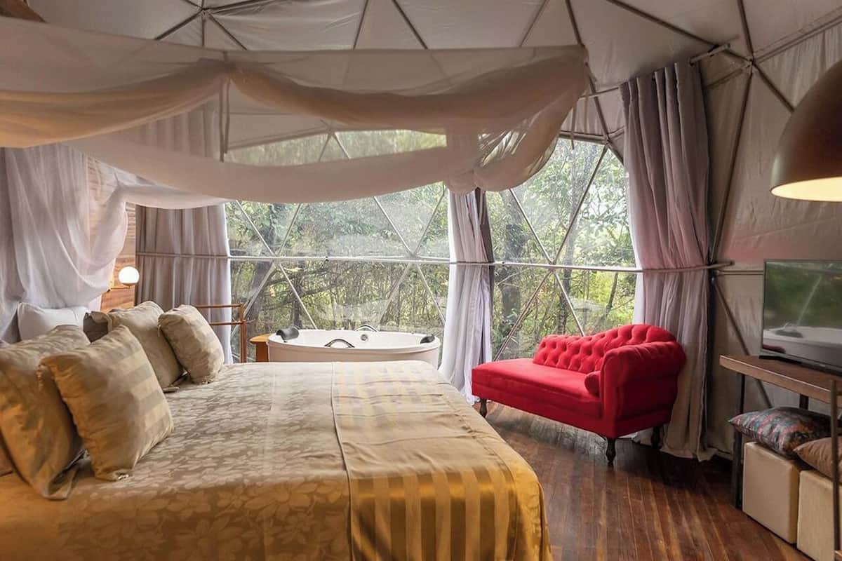 Premium Cabin, Kitchen | Minibar, blackout curtains, free WiFi, bed sheets