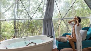 Premium-mökki, keittiö | Yksityinen kuumavesiallas