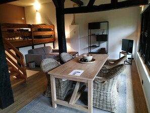 The Crossings | Essbereich im Zimmer