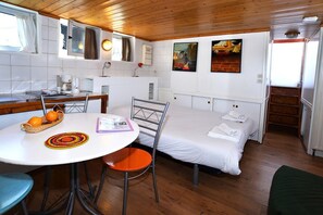 Estudio (Le Carré) | Zona de estar | Una televisión