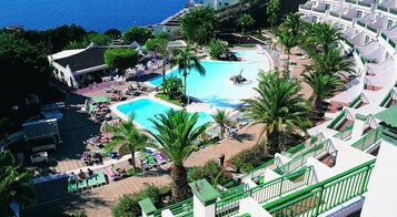 3 outdoor pools, lifeguards on site