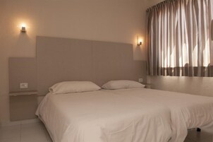 2 dormitorios, cortinas opacas, wifi y ropa de cama