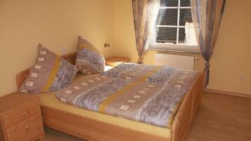 Vacation Home | Free WiFi, bed sheets