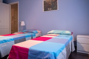 Apartamento, 2 quartos | Wi-Fi de cortesia, roupa de cama