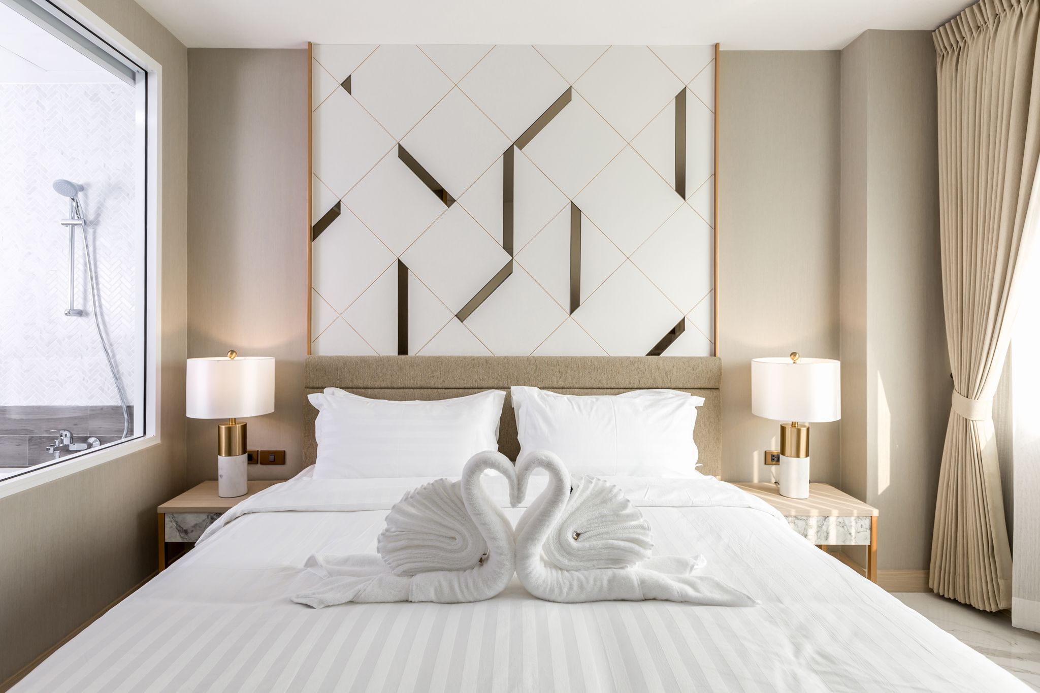 grand deluxe queen | premium bedding, minibar, in-room safe, desk