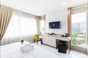 Grand Deluxe King with City View | Hochwertige Bettwaren, Minibar, Zimmersafe, Schreibtisch