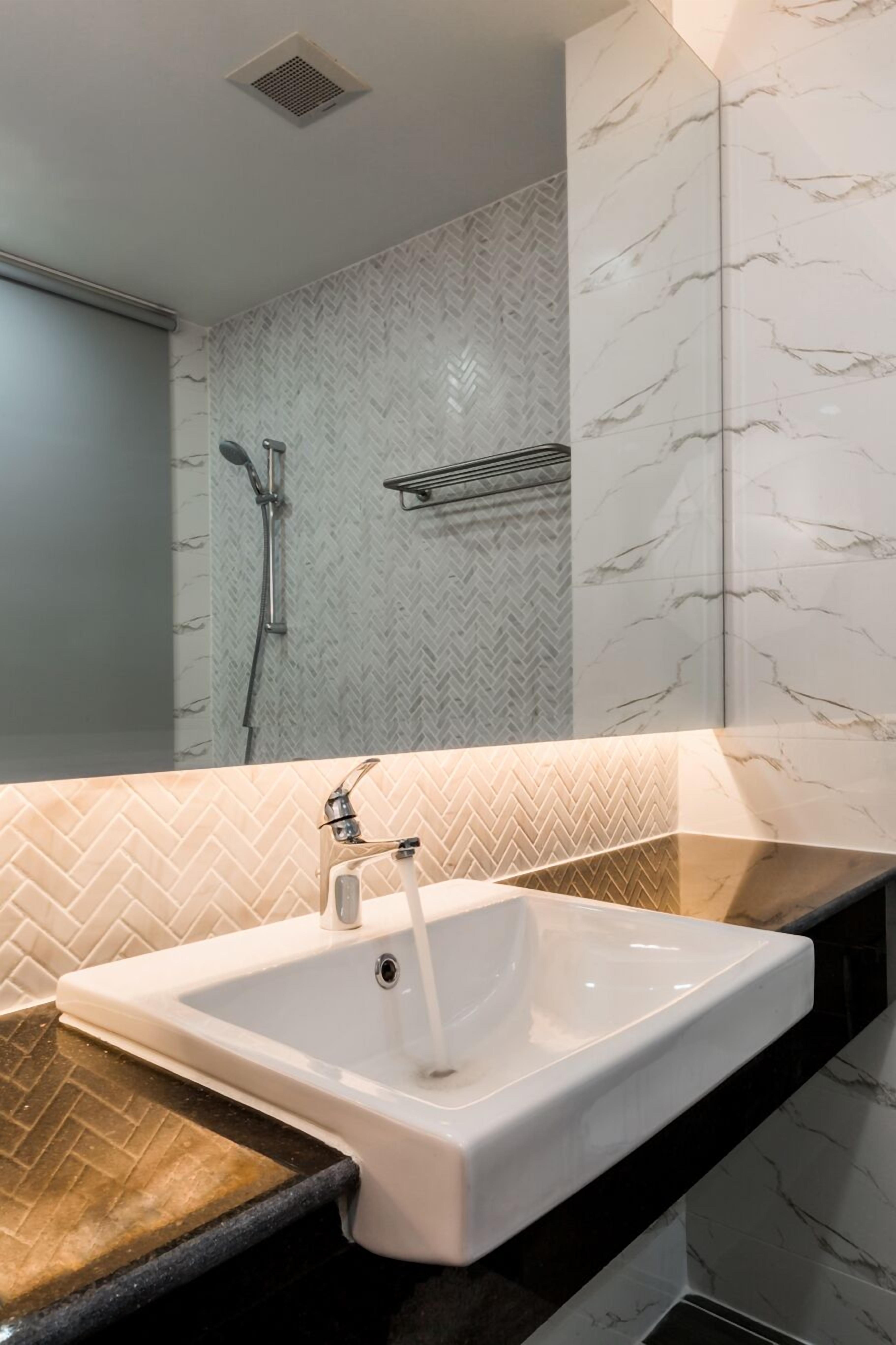 grand deluxe queen | bathroom sink