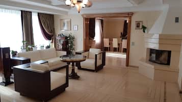 Vila, 6 kamar tidur, kolam renang pribadi | Area keluarga | TV dan pemutar DVD
