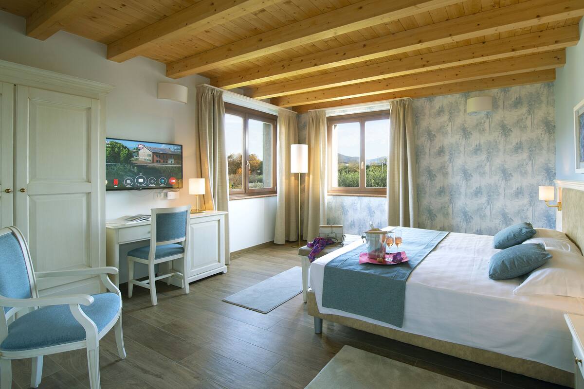 Panoramic Suite, Hill View | Premium bedding, down duvets, minibar, in-room safe
