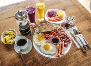 فطور مطهو حسب الطلب يوميًا مقابل رسوم